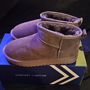 *Brand New* Cushionaire Taupe Ankle Boots